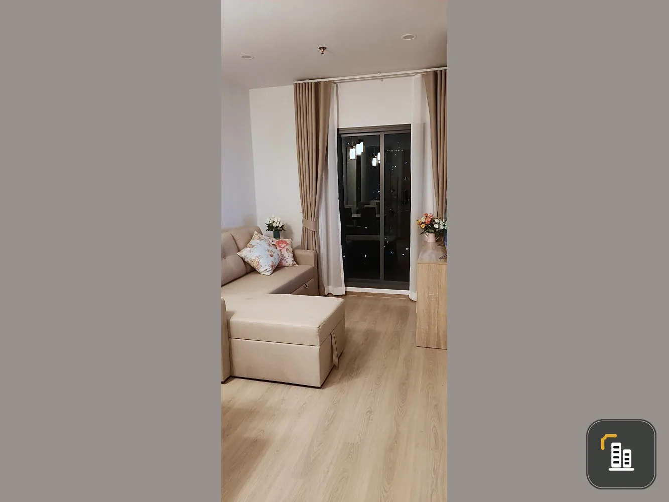 For rent: Life Rama 4 - Asoke, spacious room, great usable space, complete facilities, must book now.