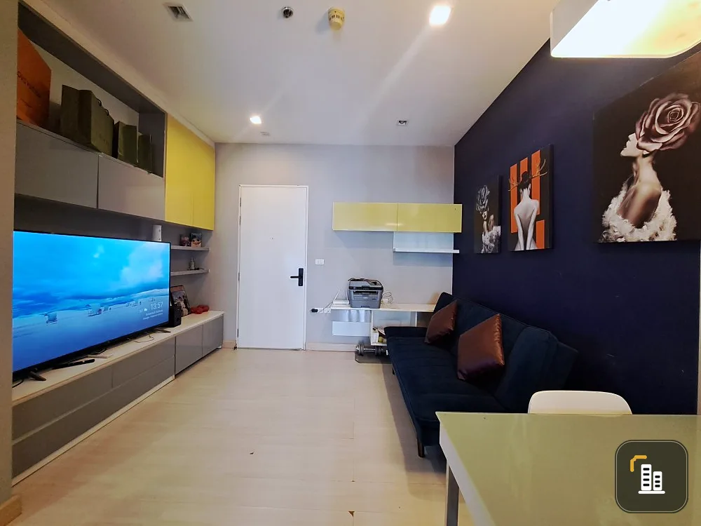 For sale: The Room Ratchada-Ladprao, top corner room, high ceiling, giving a sense of openness, not stuffy. Don't miss it.