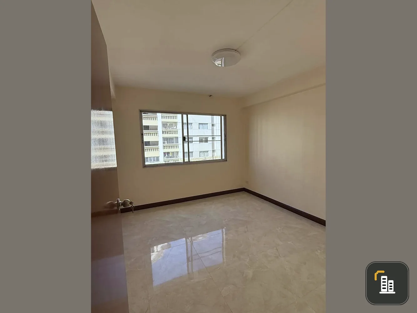 Urgent sale!! Condo Century Park Condominium, 4th floor, selling empty room, spacious room, good price, book now!!