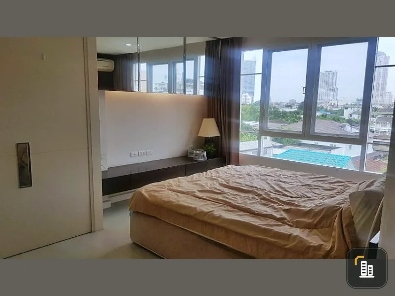 Hurry up. The Bangkok Sathorn-Taksin for rent. Grade A laminate flooring. Beautiful room like this. How can I miss it?
