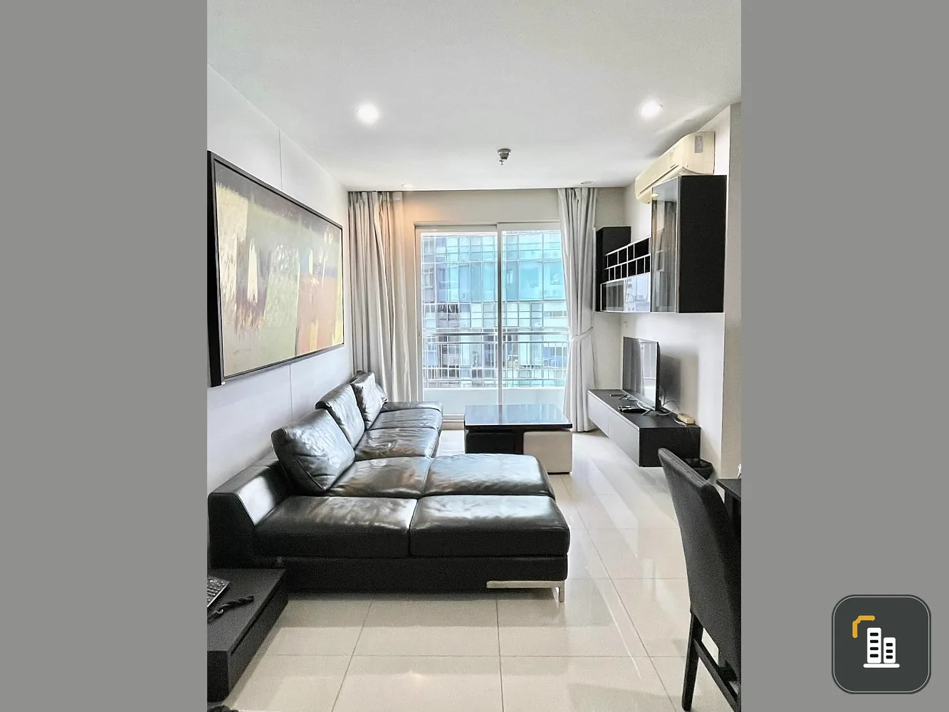Urgent sale, Circle Condominium, spacious rooms, worthwhile living space, corner room with privacy, hurry and reserve.