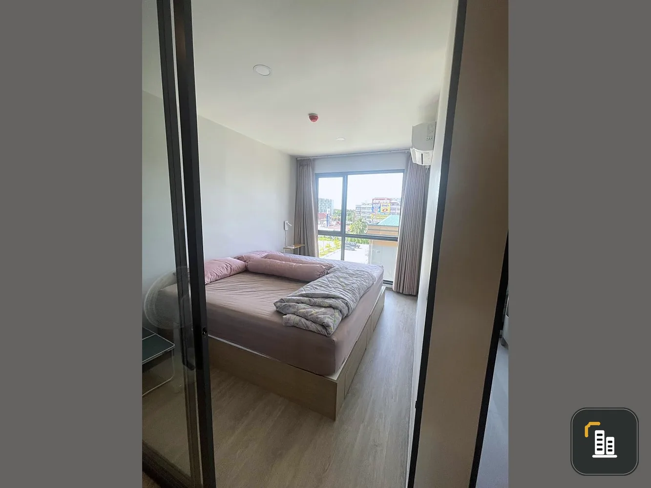 For rent: Salaya One Residence, spacious room, well-proportioned, fully furnished + electrical appliances, don't miss it.