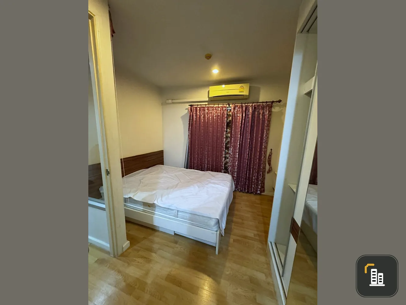 For sale: The Parkland Ngamwongwan, Krarai. Amazing city view. The later it gets, the more beautiful it is. Clean, airy room. Comfortable to live in.