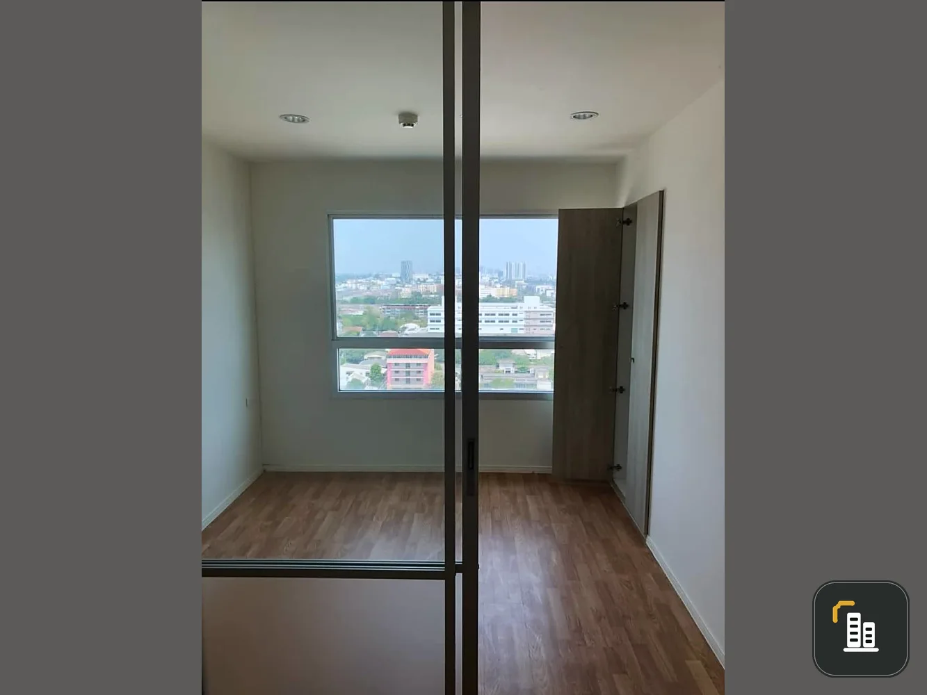 For sale: Lumpini Park Phetkasem 98, beautiful city view, airy, spacious, very clean room. Can you not book it?