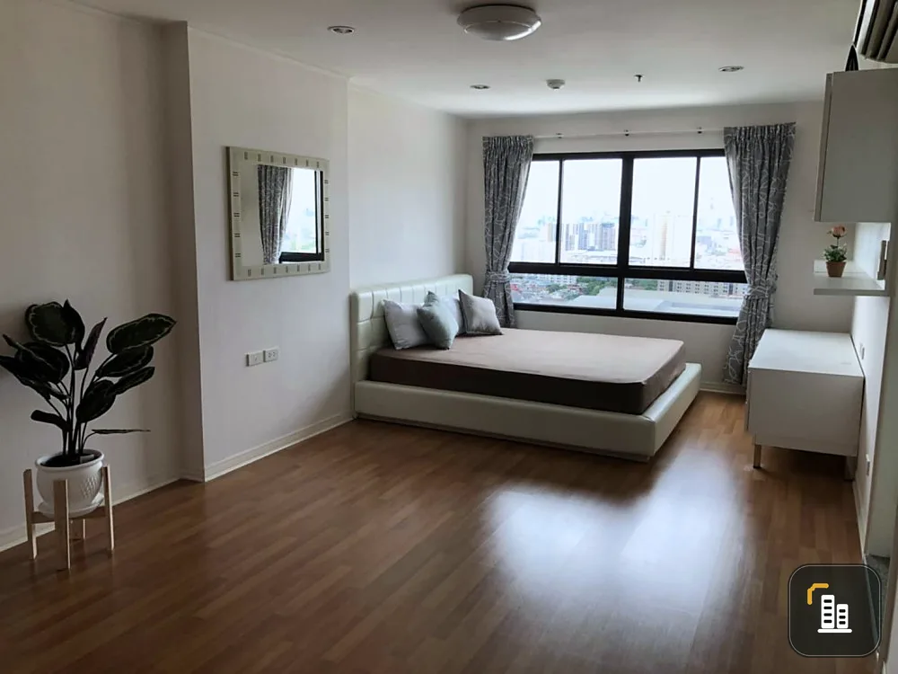 For sale Lumpini Place Pinkao2, spacious room, good usable space, great price, hurry up and reserve now.