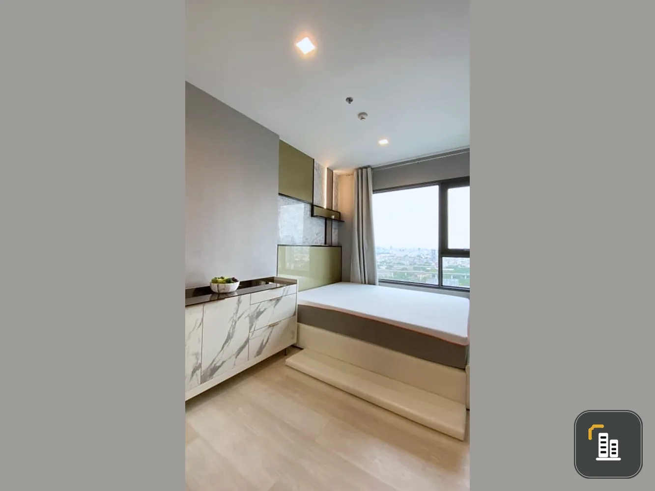 For sale, Condo Life One Wireless 1 Bedroom Plus, 27th floor, North side, very good price, hurry up and reserve now.