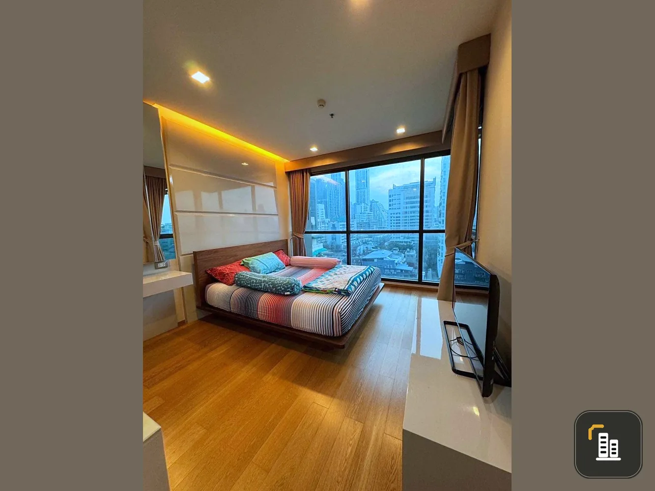 For sale: The Address Sathorn, 10th floor, spacious room, fully furnished, ready to move in, hurry and be the owner before you miss out.