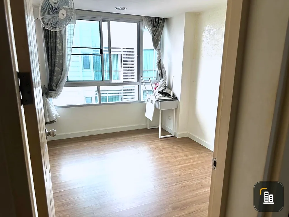 Urgent sale, Condo The Chris Ratchada 17, 8th floor, room comes with a very good price, hurry up and reserve today, don't miss out.