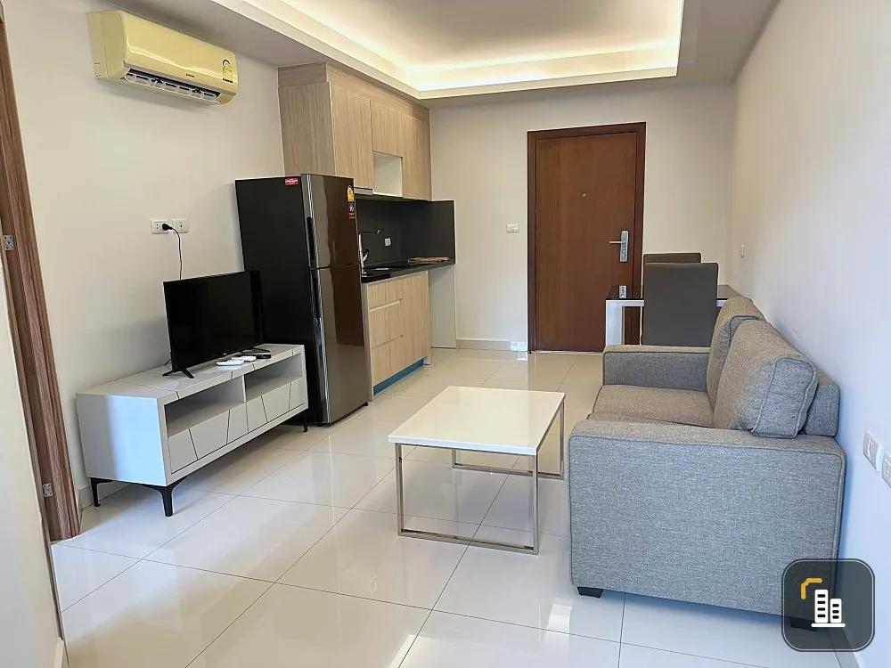 For sale: Laguna Beach Resort 2 (Jomtien), large swimming pool view, plenty of space in the room, fully furnished, very worth booking.