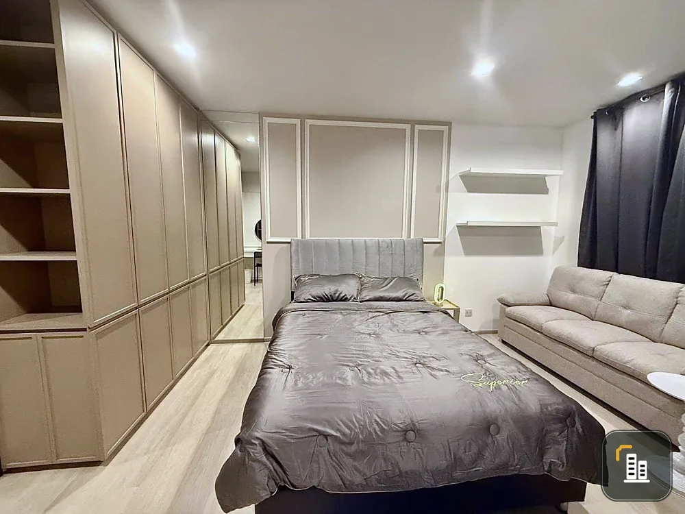 For rent: Life One Wireless, 32nd floor, very high, north facing, cool and comfortable, not hot, has a large wardrobe, urgent.