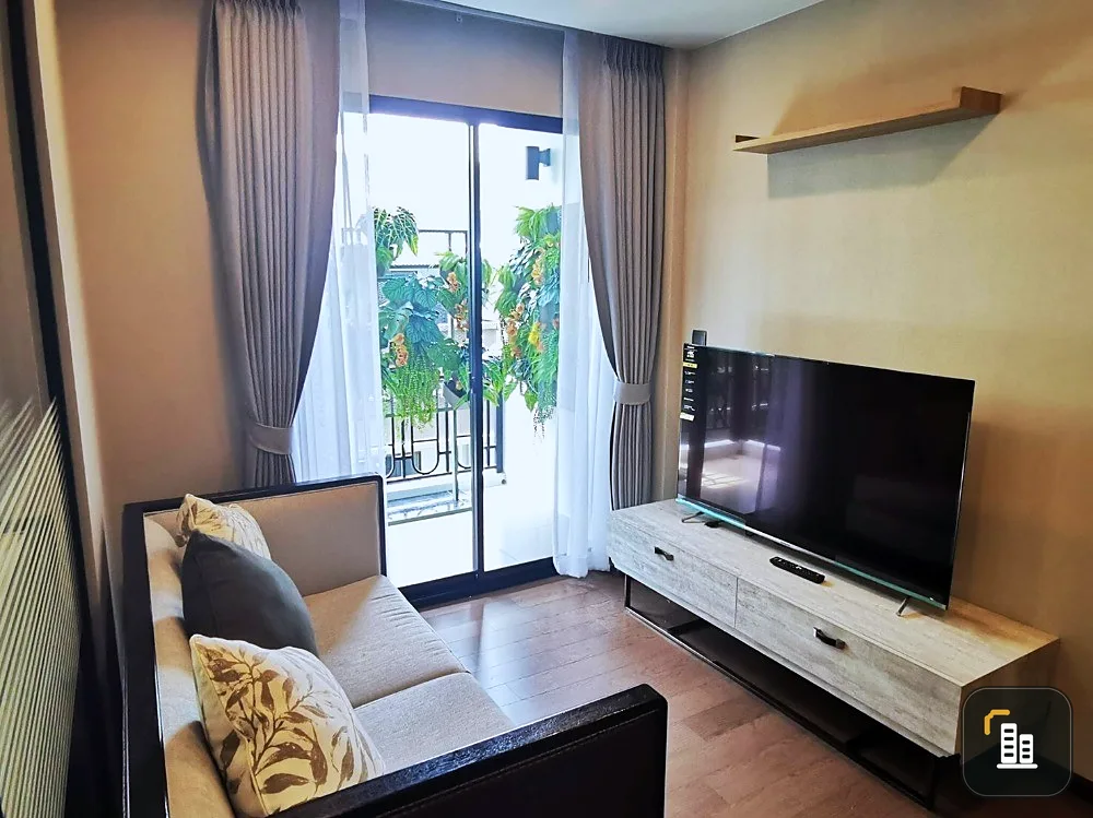 For sale Na Vara Residence, 6th floor, spacious room, comes with complete decorations, book now, don't miss out.