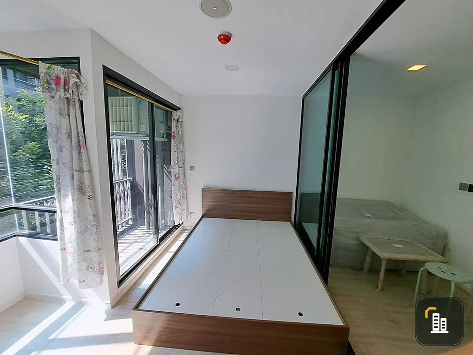 For sale: Atmoz Lat Phrao 71, great atmosphere, treetop view, complete with furniture. I must say you must reserve.