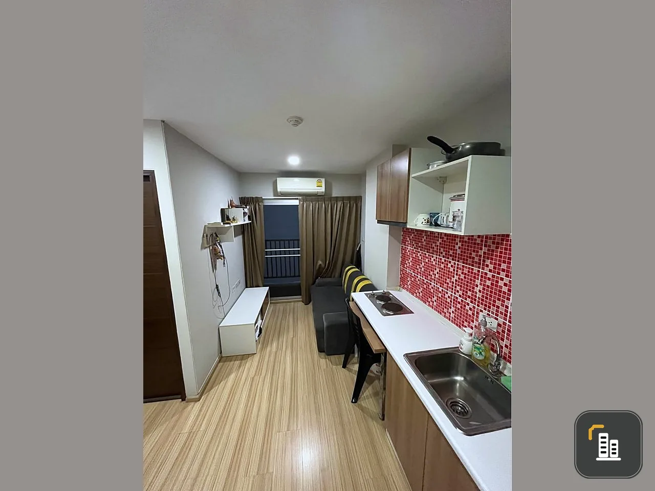 For sale, for rent, Lutino Condo Tiwanon, beautiful room, in pristine condition, fully furnished, excellent built-in kitchen, ready to move in!