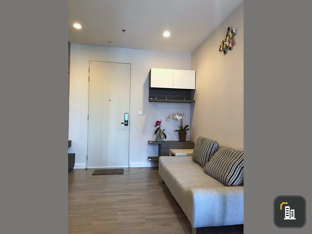 Tucked away The Room bts Wongwian Yai Condo for rent, next to BTS, fully furnished + electrical appliances Must hurry to reserve.