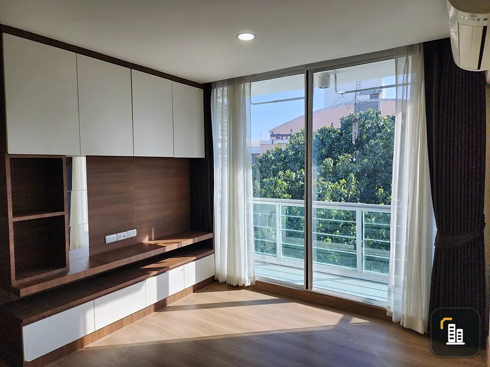 For sale, for rent, Chateau In Town, Phahon Yothin 14, 8th floor, corner, quiet, next to the garden, fully furnished, don't miss it.
