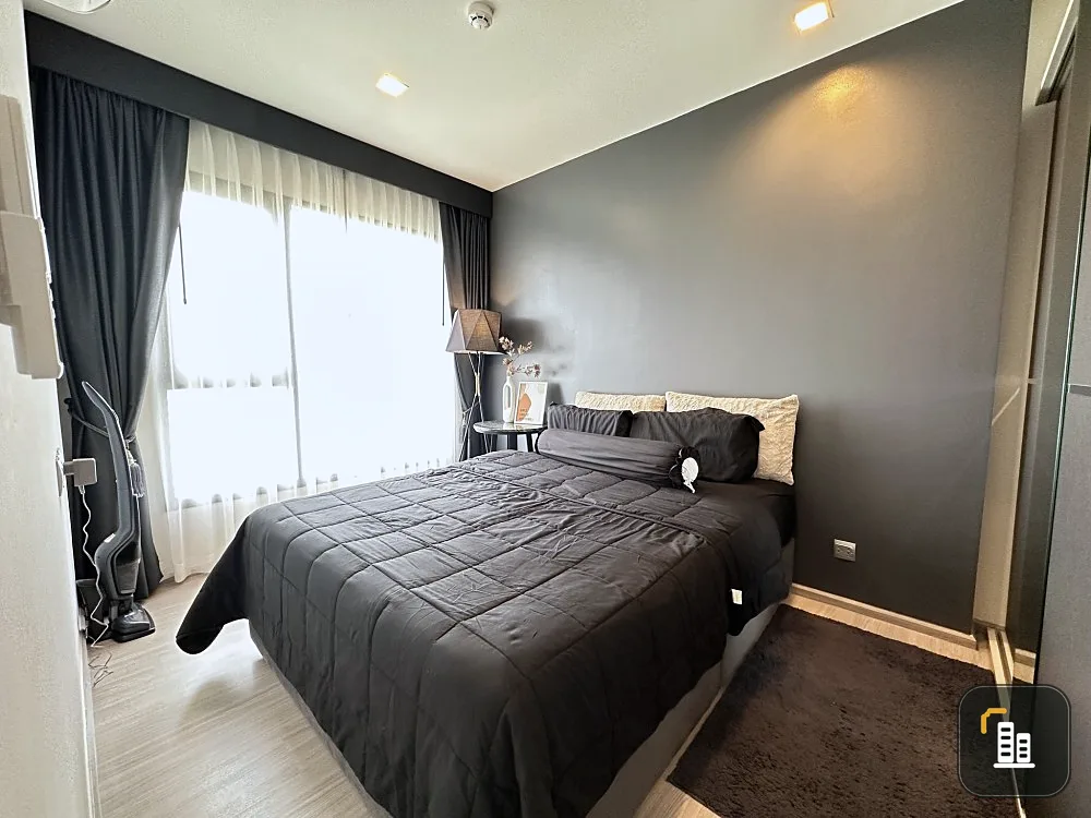For rent: Life Asoke Hype, fully furnished room, ready to move in, complete here, just bring your own luggage and move in. Hurry and book before you m
