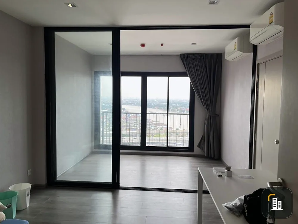 For sale: The Politan Rive, 24th floor, view of the Chao Phraya River, Phra Nang Klao Bridge. Interested in owning one? Hurry and reserve now!