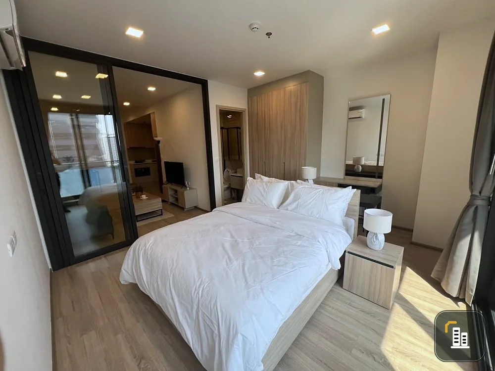 For rent: XT Phayathai, 16th floor, partitioned room, fully furnished. Interested? Hurry and reserve now. Don't wait.