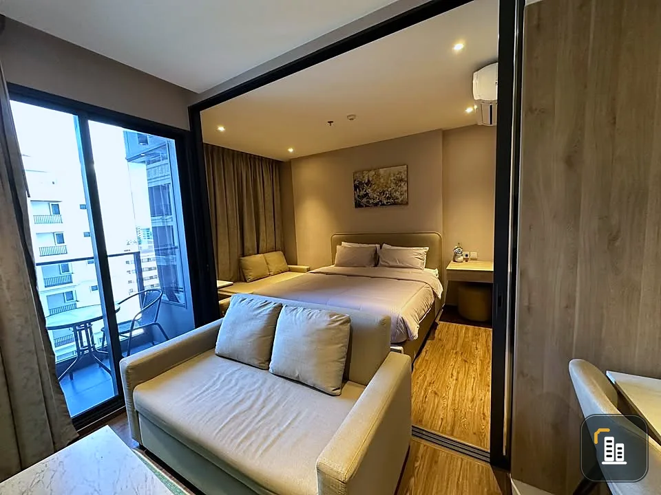 For rent: One Pattaya (North Pattaya), large room, beautifully decorated, comfortable to live in, complete with furniture and electrical appliances, j