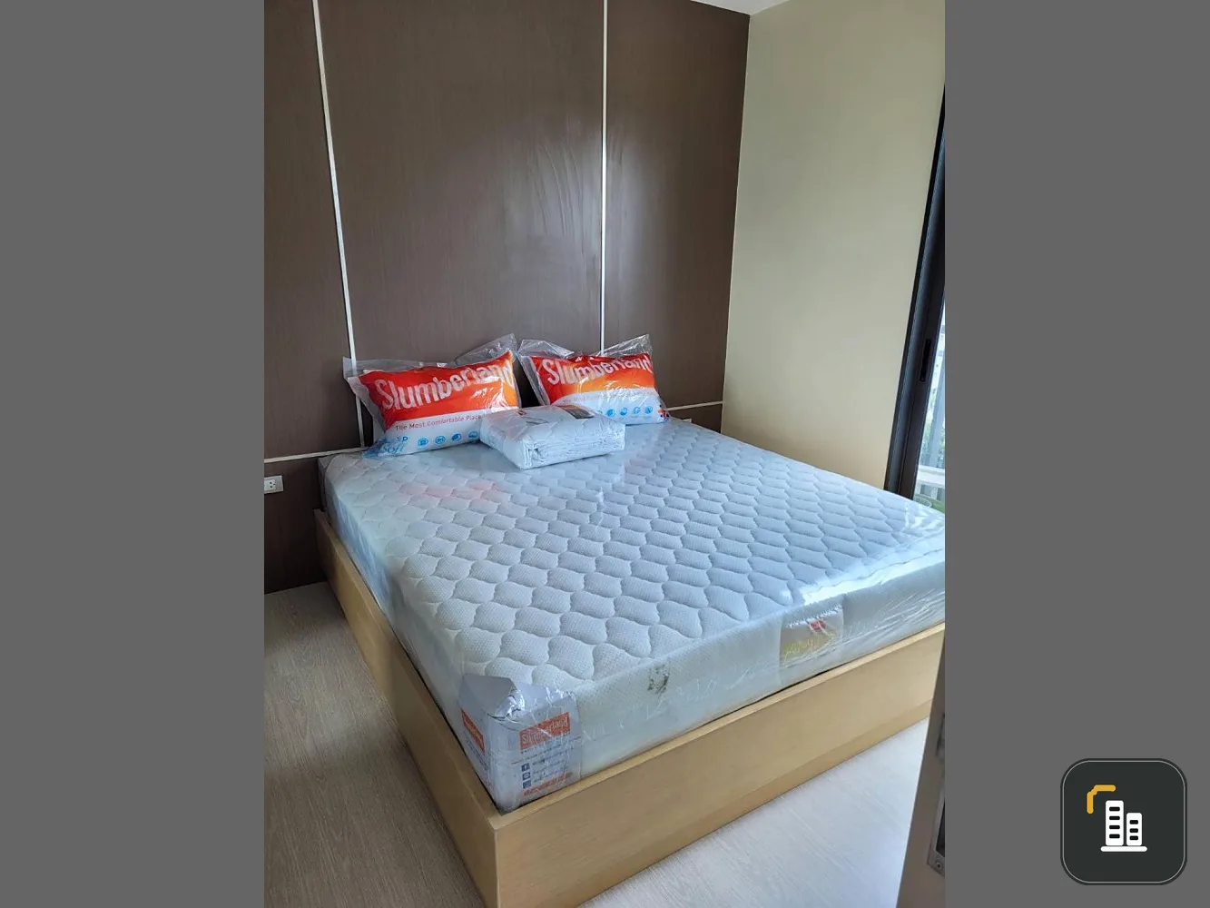For rent: Rhythm Sukhumvit 36-38, fully furnished with quality built-in furniture throughout the room, breezy all day, not hot at all, must book!!