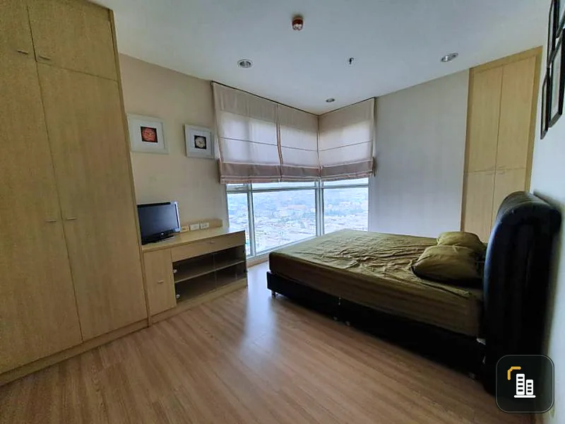 The Lighthouse Sathorn-Chareonnakorn Condo for rent, fully furnished. Soak in the jacuzzi tub and see the city view. Hurry up to be satisfied.