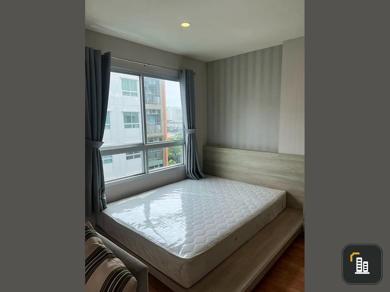 Selling a condo at Lumpini Ville Sukhumvit 76 – Bearing Station. Excellent view, fully furnished with appliances. Book now!