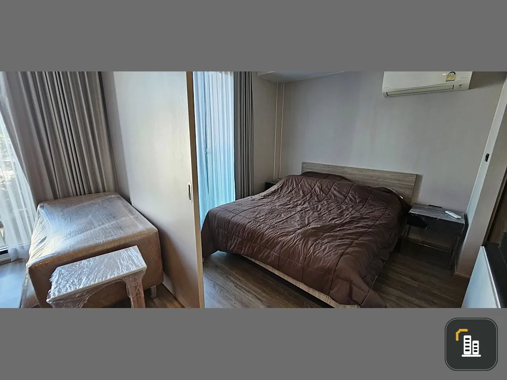 For sale: The Teak Sukhumvit 39, room on the 3rd floor, quiet, good view, see lots of shady trees. If you're slow, you'll miss out.