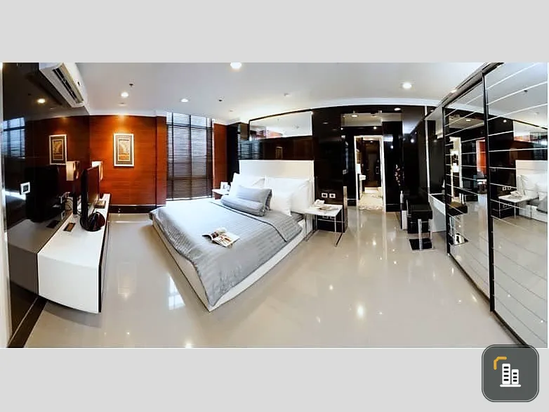 For rent: The Master Centrium, fully furnished, built-in throughout the room, complete with furniture. With such a good deal, what are you waiting for