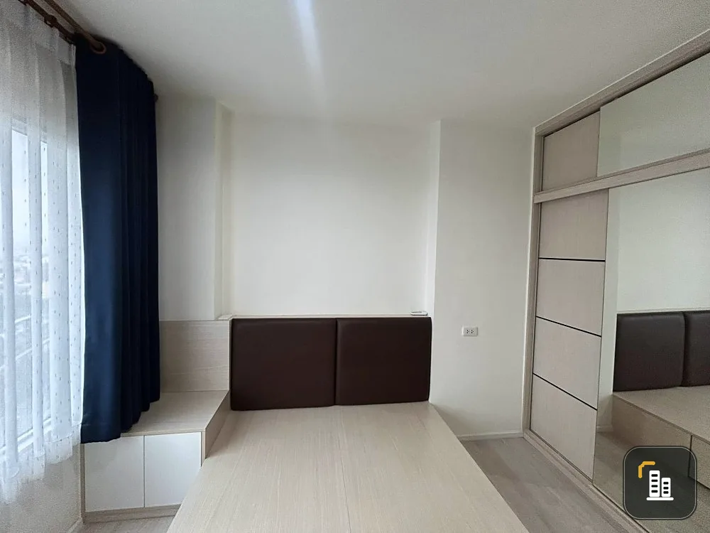 For sale rent : Aspire Sathorn-Tha Phra with quality built-in furniture, great view, great atmosphere. I must say you must book.