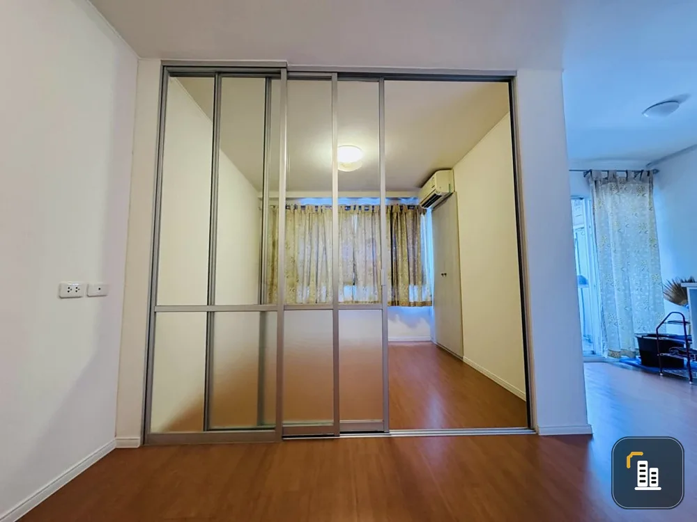 For sale: Lumpini Condo Town, Chonburi - Sukhumvit, 2nd floor, empty room, partitioned into sections, cute price, hurry up and become the owner.