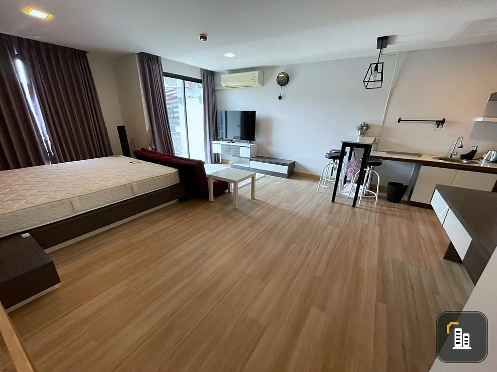 For sale Living Avenue Bangsaen, 8th floor, swimming pool view, spacious room, fully furnished, ready to move in, reserve now, don't miss out.
