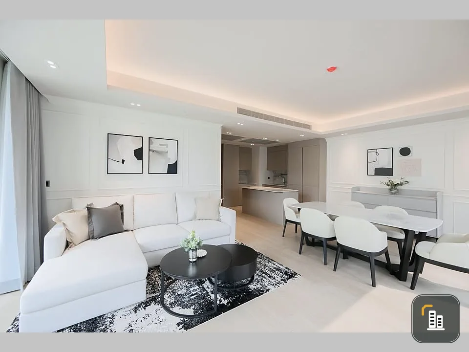 Don't miss out! A luxurious life in the heart of the city awaits you at Tonson One Residence with premium furniture.