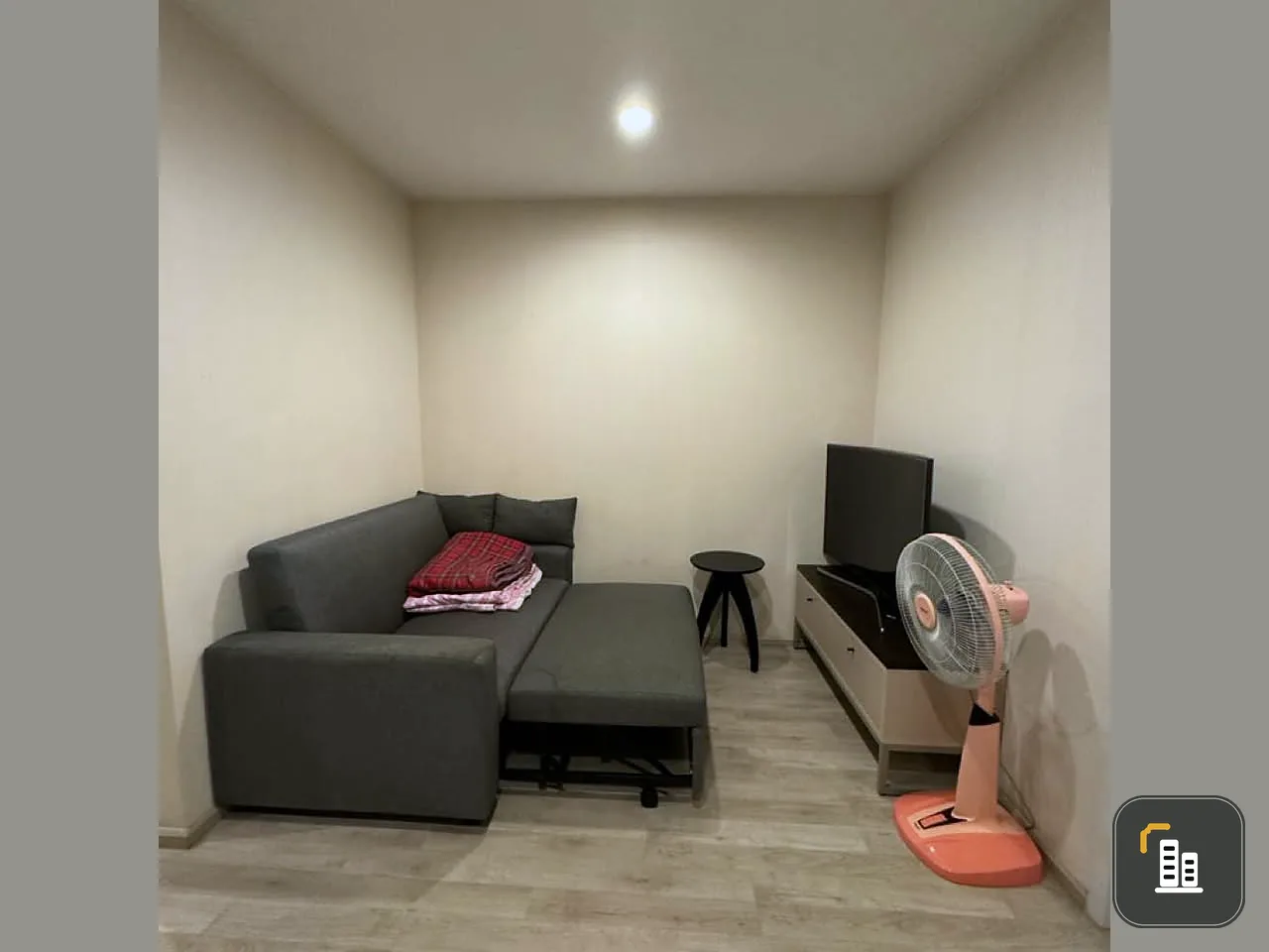 For sale: Plum Condo Central Station Phase 1, spacious room, lots of furniture included, ready to move in