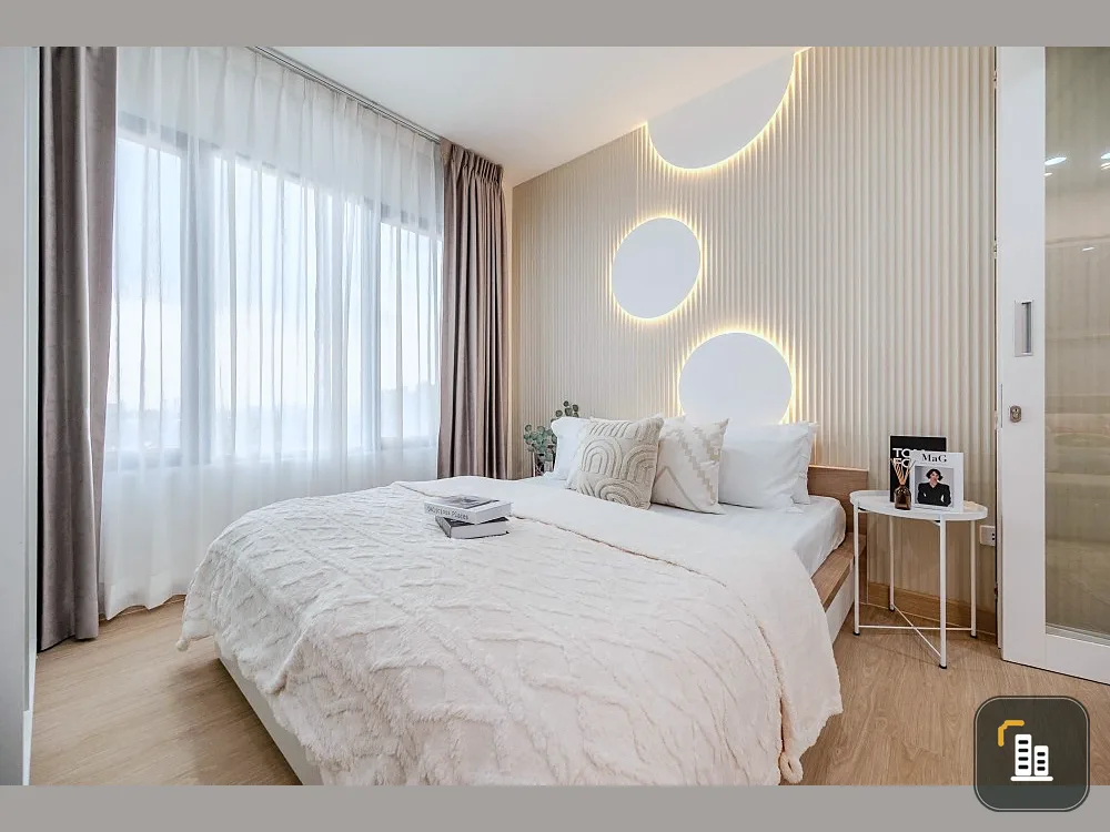 Urgent sale! Condo Blocs 77, beautifully decorated rooms, soothing white tones, affordable price. Hurry and reserve now!