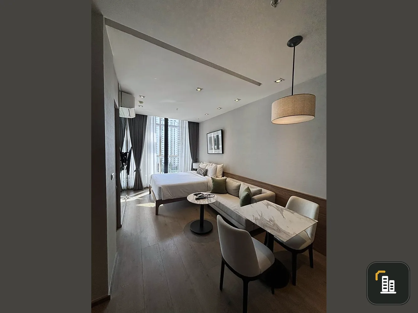 For rent: Park 24 Origin Phrom Phong, 20th floor, very high floor, simply decorated, ready to move in!
