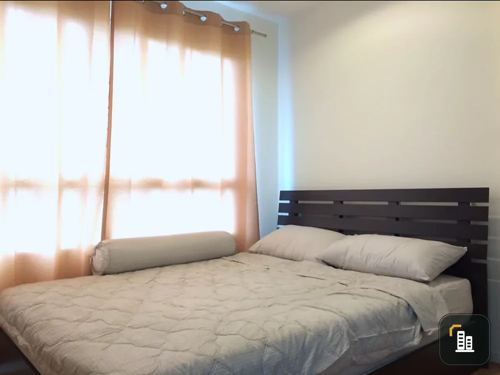 For sale: Lumpini Ville On Nut-Pattanakarn, corner room with a view of the building, gets sun, wind blowing through, cool and comfortable.