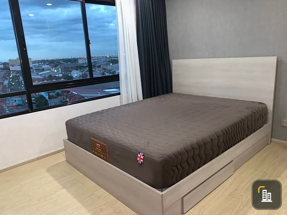 For sale: Winn Condo Phahon Yothin 52, front room, open and airy balcony view, no buildings blocking the view. Don't delay.