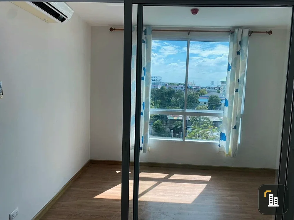 For sale: The Bella Condo Rama 2, 5th floor, swimming pool view, empty room, airy, spacious, comfortable, reserve now, urgently.