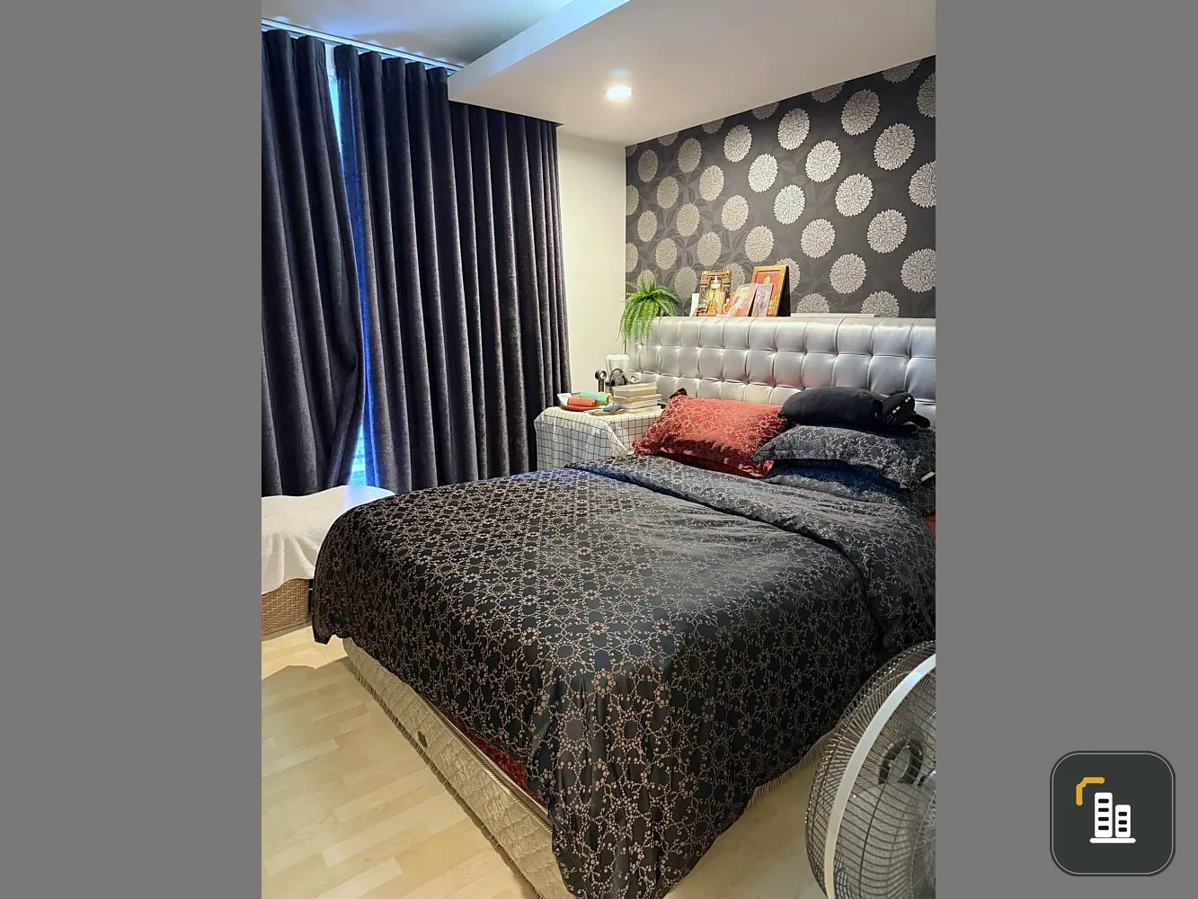 For sale: The Ratchadamri, with partitions in the middle of the room to save on air conditioning, 18th floor, great city view, decorated with awesome