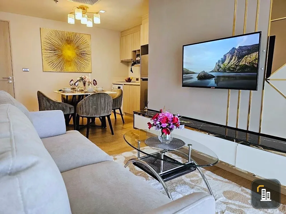 For rent: Infinity One, 29th floor, beautiful room, fully decorated, ready to move in immediately. If interested, hurry and reserve now. Don't miss ou