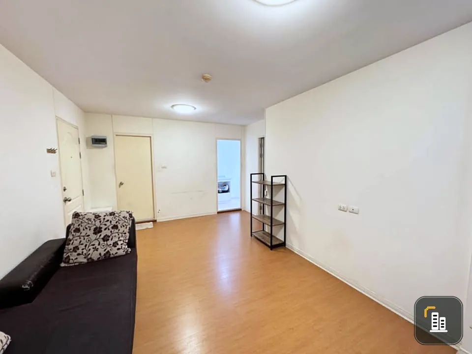 Urgent sale Lumpini Condo Town, Rattanathibet, corner room with privacy, affordable price, hurry and reserve now.