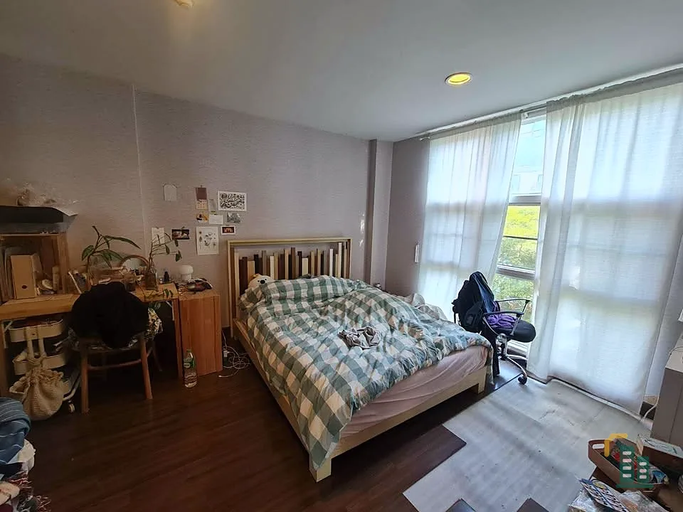 For sale, D65 Condominium, the room has a lot of usable space, a very shady tree view, you can't miss booking it.