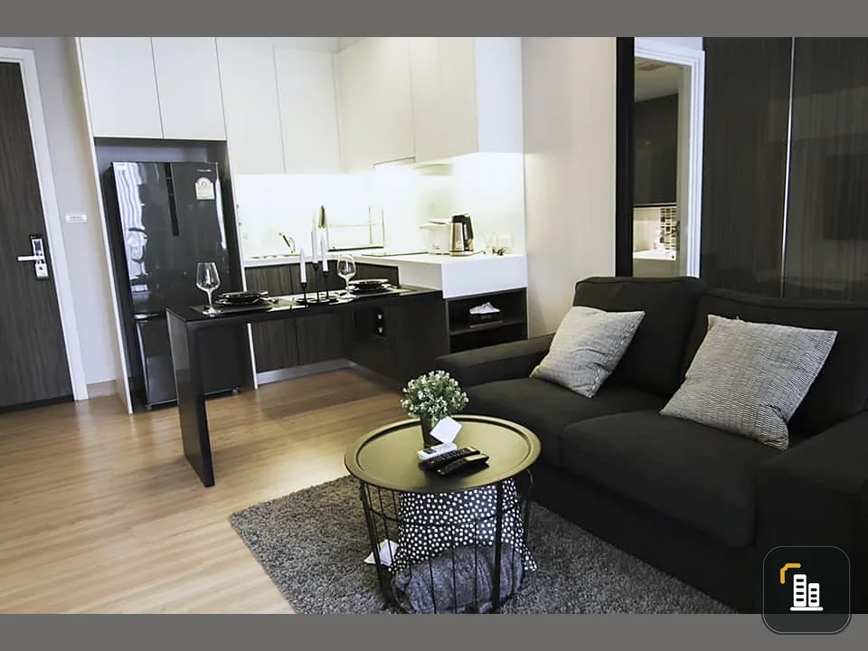 Rent Urbano Absolute Sathon-Taksin. The room is decorated in black, classic tone, elegant, very livable, high view, fully furnished.