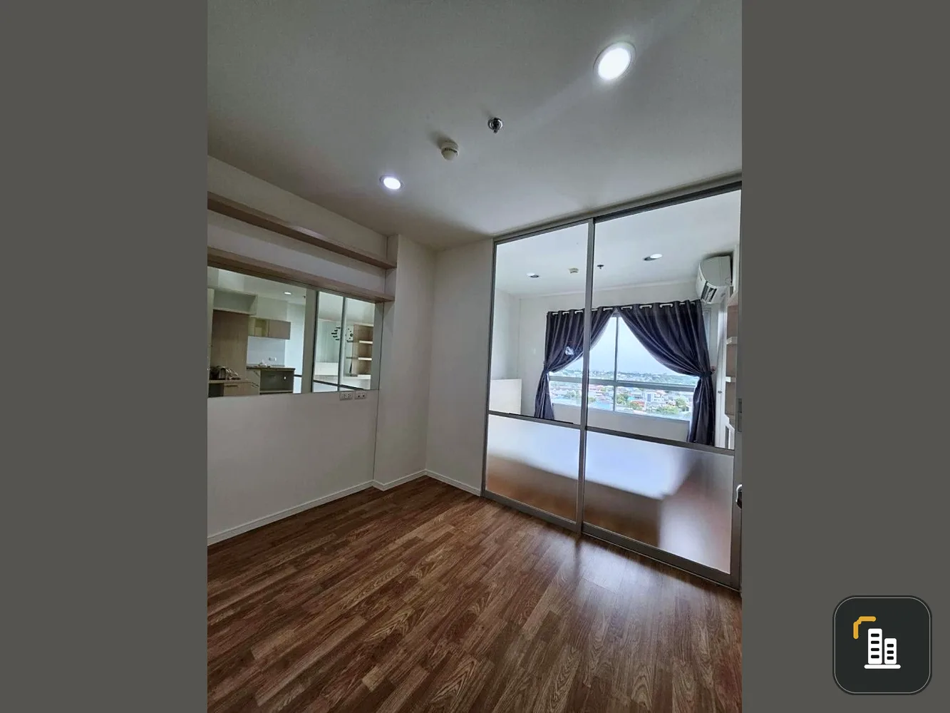 For rent: Lumpini Nawamin Sri Burapha, 10th floor, city view, partitioned room, fully furnished, ready to move in, book now, don't miss out.