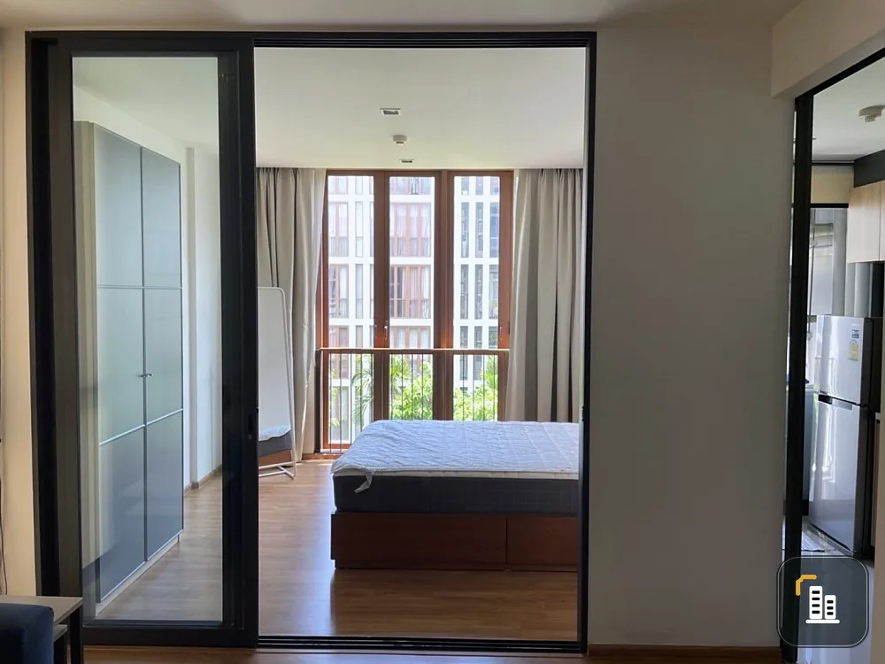 Urgent sale! Condo Hasu House, nice room, corner room, private, plus a pool view. I must say you definitely can't miss this.