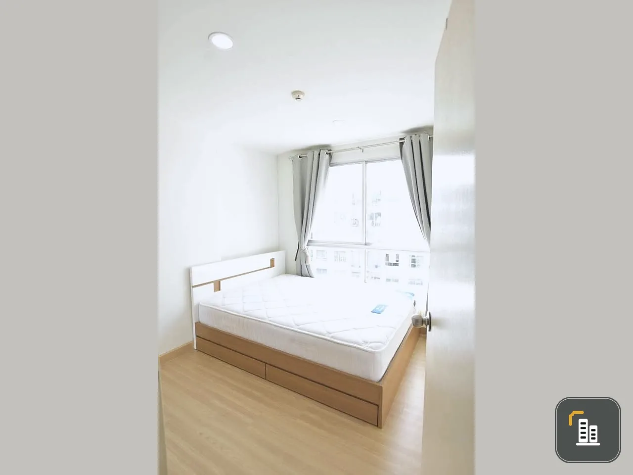 For sale The Niche ID Bangkhae, Building B, 7th floor, garden and swimming pool view, most beautiful in the project, good price, buy now.