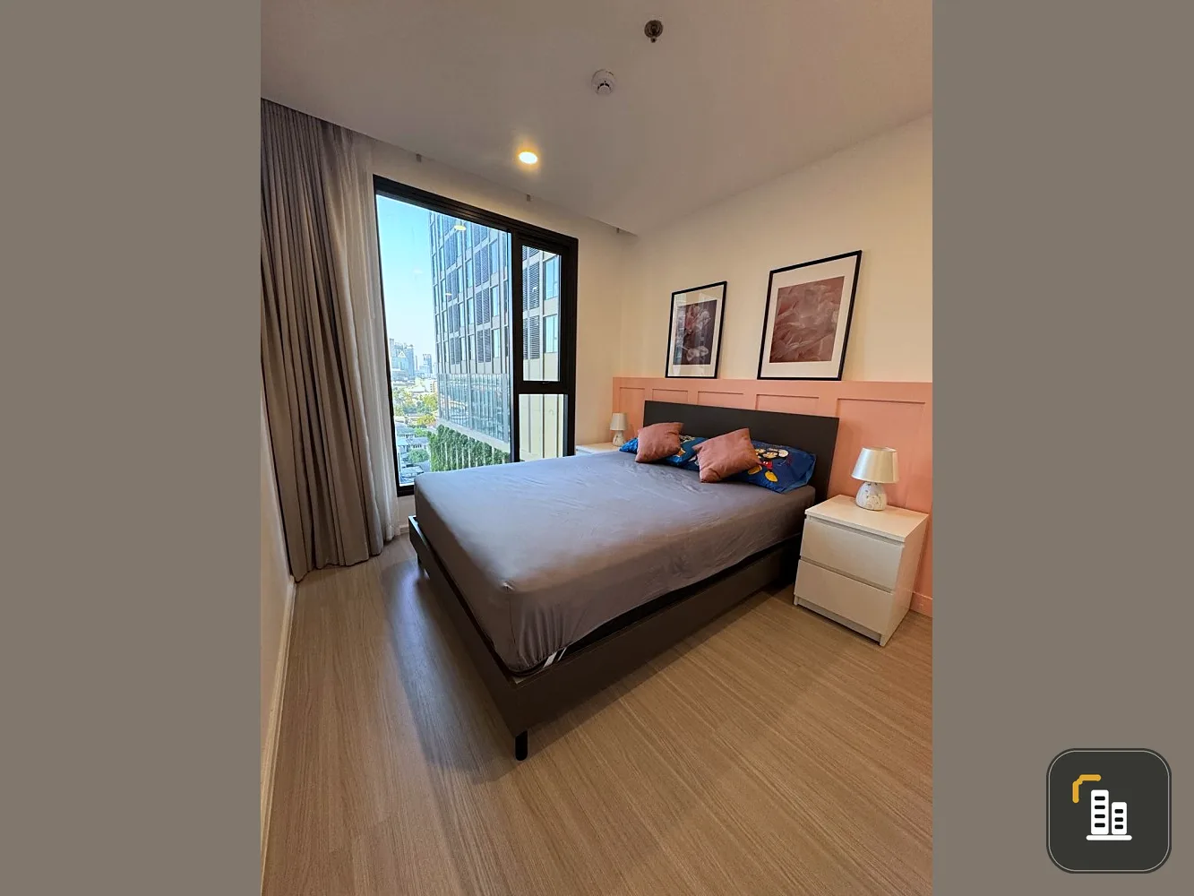 For rent: Denim Jatujak, a nice room with complete furniture and appliances. Just come and move in. You must not miss it.