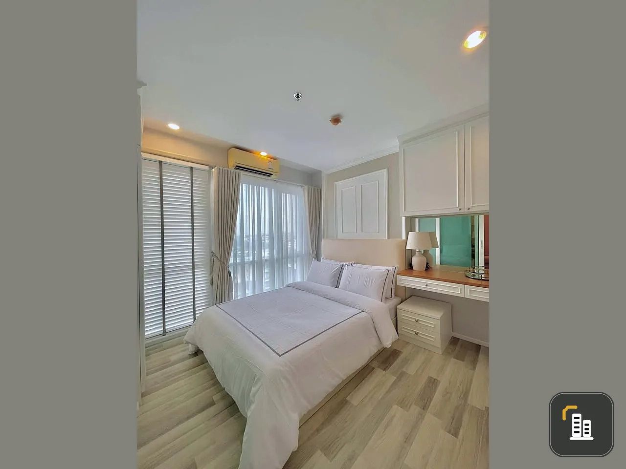 For sale: The Key Prachachuen, Building B, 9th floor, city view room, beautifully decorated room, very warm and homey feel.