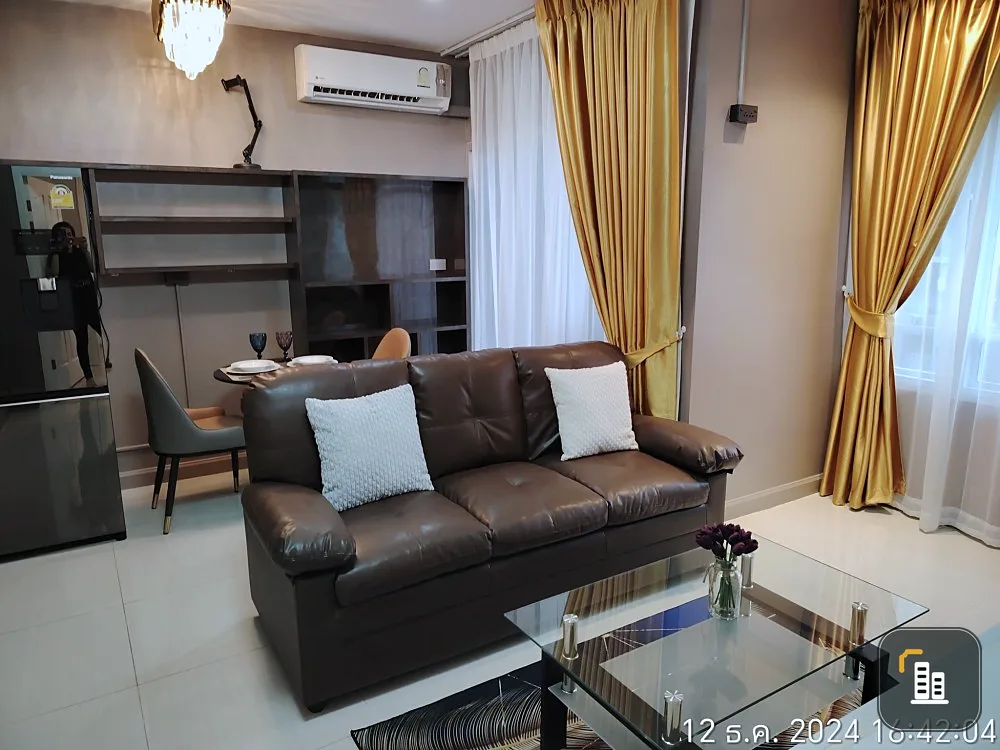 For sale: Manor Sanambinnam, next to the Chao Phraya River, corner room, north facing, quiet, cool, not hot at all, must book.