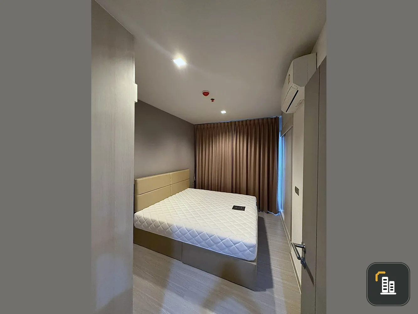 For sale: Life Asoke-Rama 9, spacious room, well-proportioned, fully furnished, you can own it today.